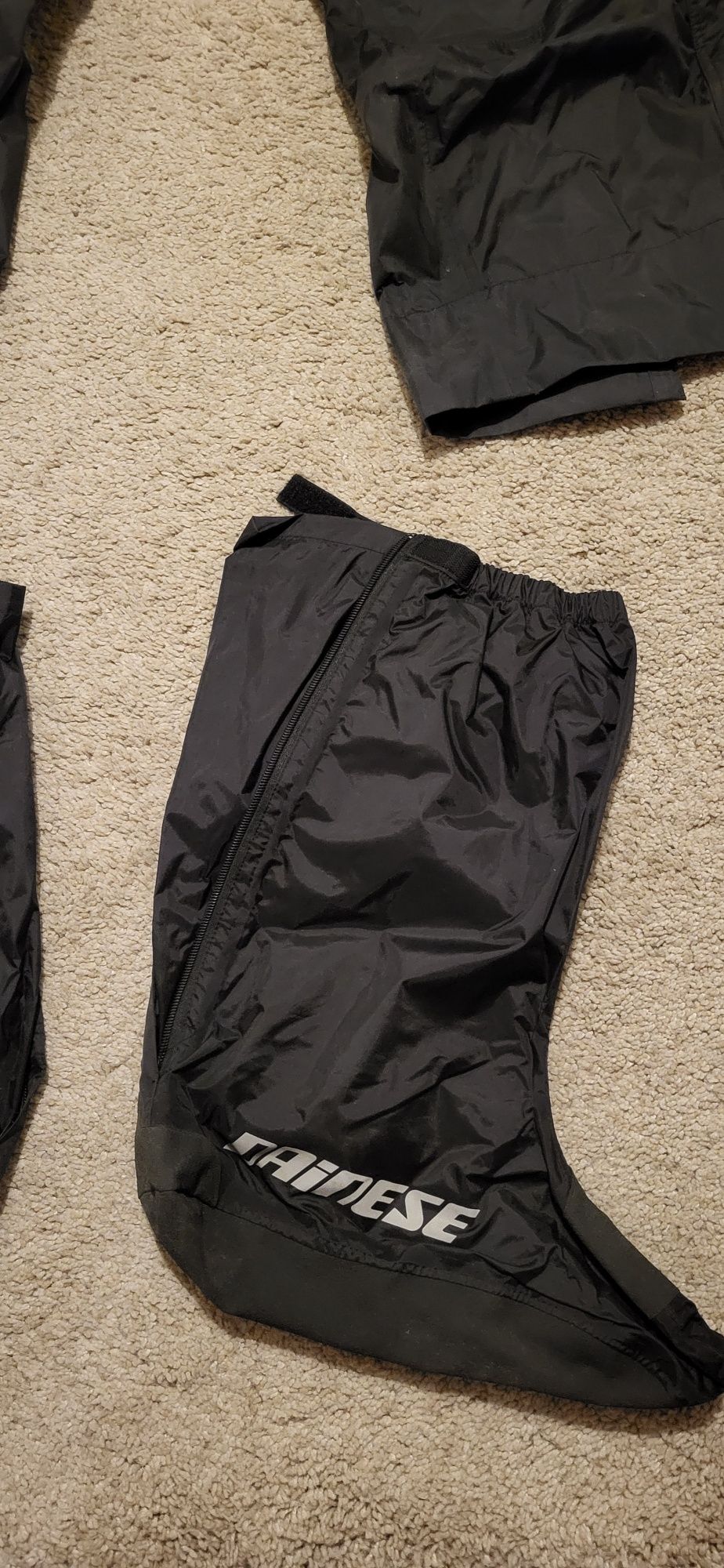 Calças e botas para chuva Dainese