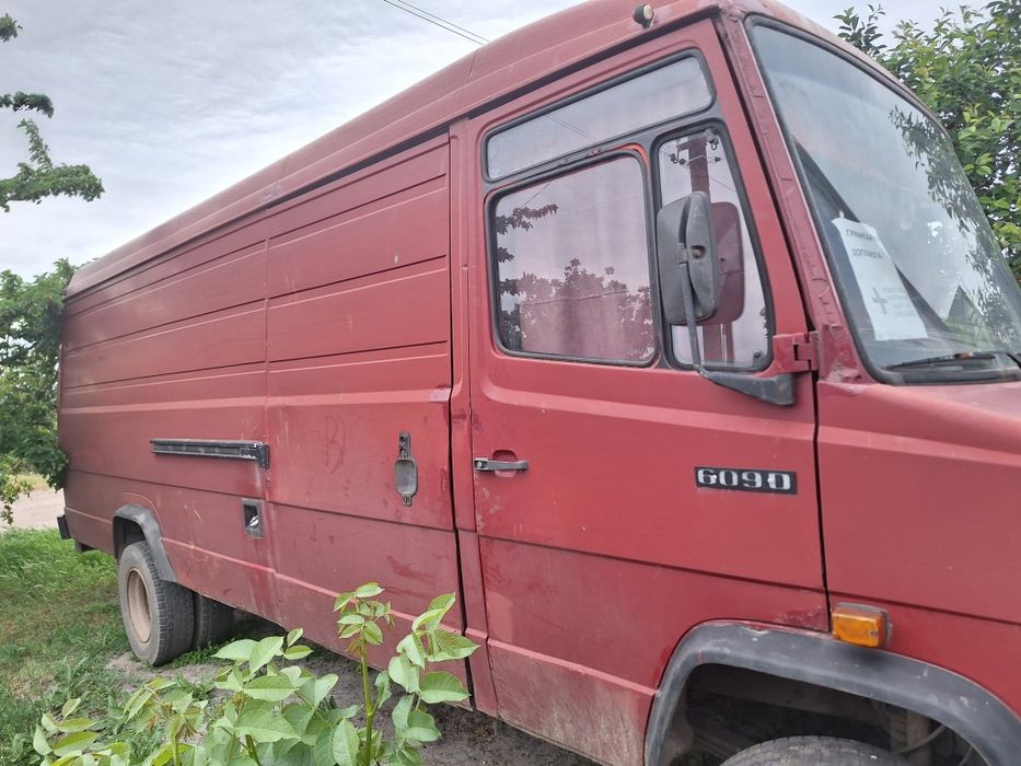 Продам мерс 609 максибаза сів і поїхав ,резина нова на ходу