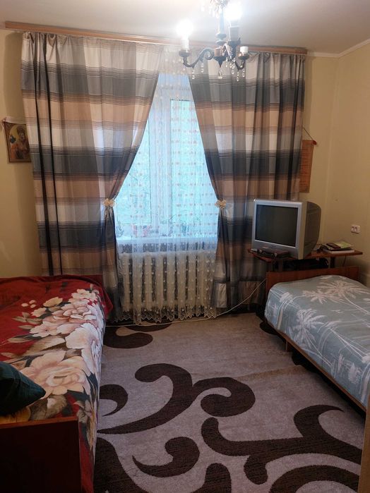 Продаж. Трикімнатна квартира. Район Ювілейний. Цегла.  Під програму.