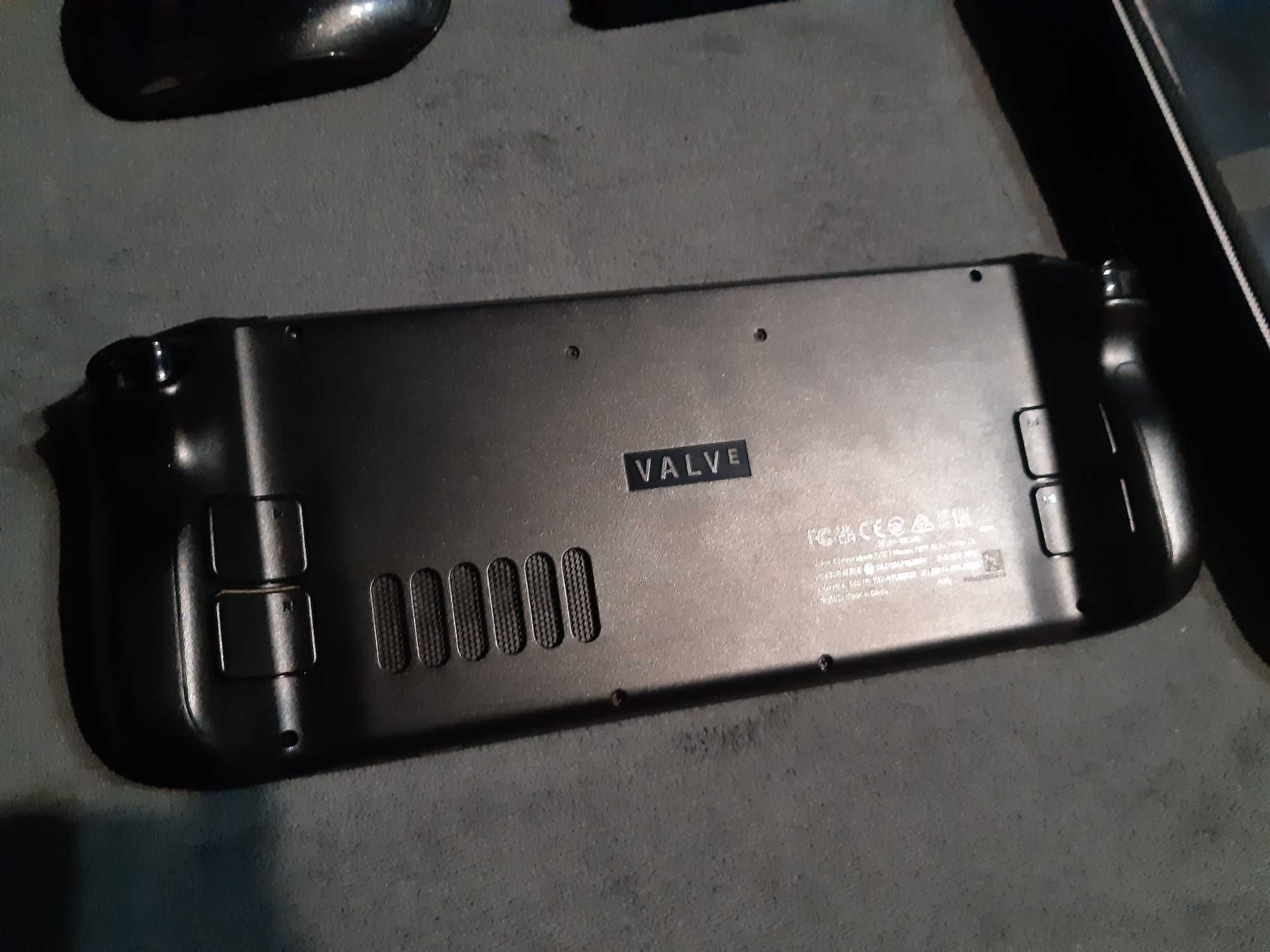 Steam Deck LCD 512GB + Dock + Karta SD 256GB