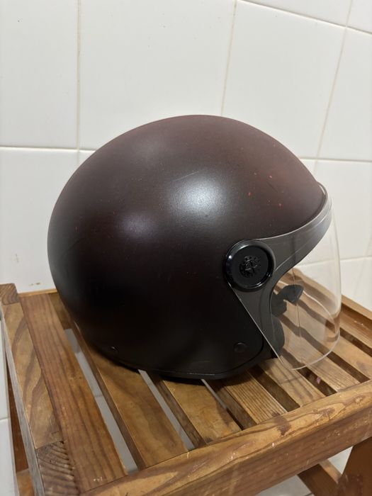 Capacete novo viseira apenas com poucos riscos