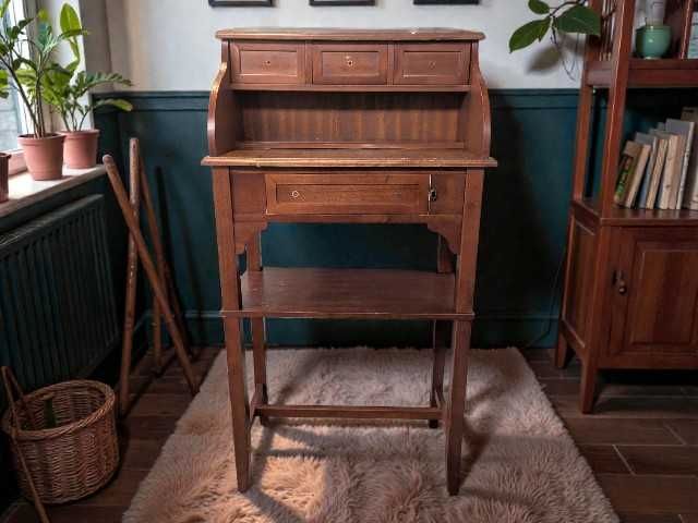 Sekretarzyk biurko komoda Drewniany Stylizowany stoliczek PRL/Vintage