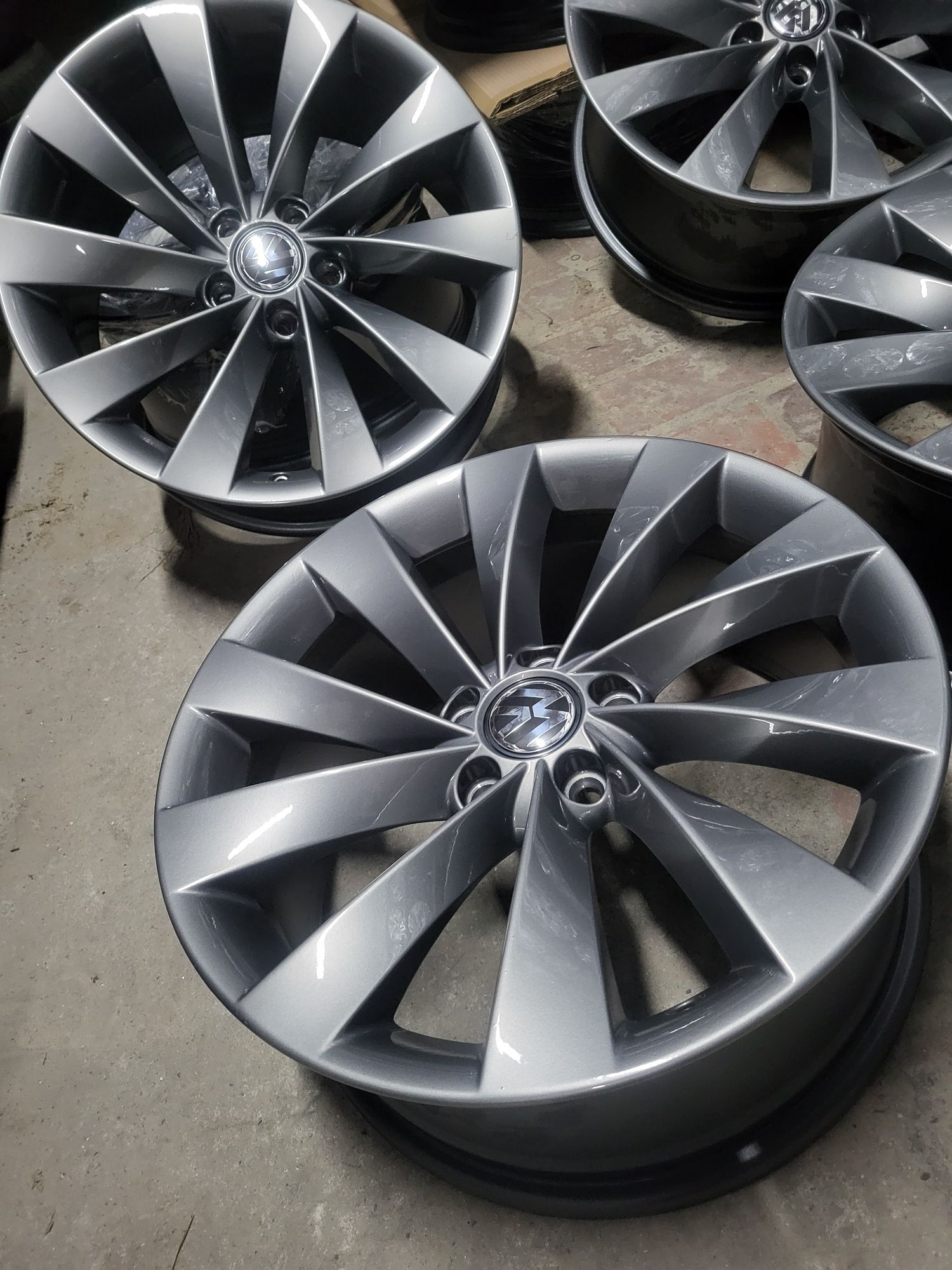 Felgi  18 5x112 Vw Passat b5 b6 b7 b8 arteon  Tiguan Sirocco skoda sea