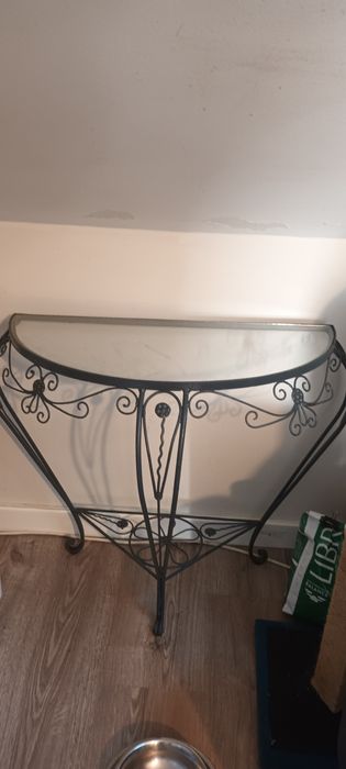 Mesa de canto com tampo de vidro