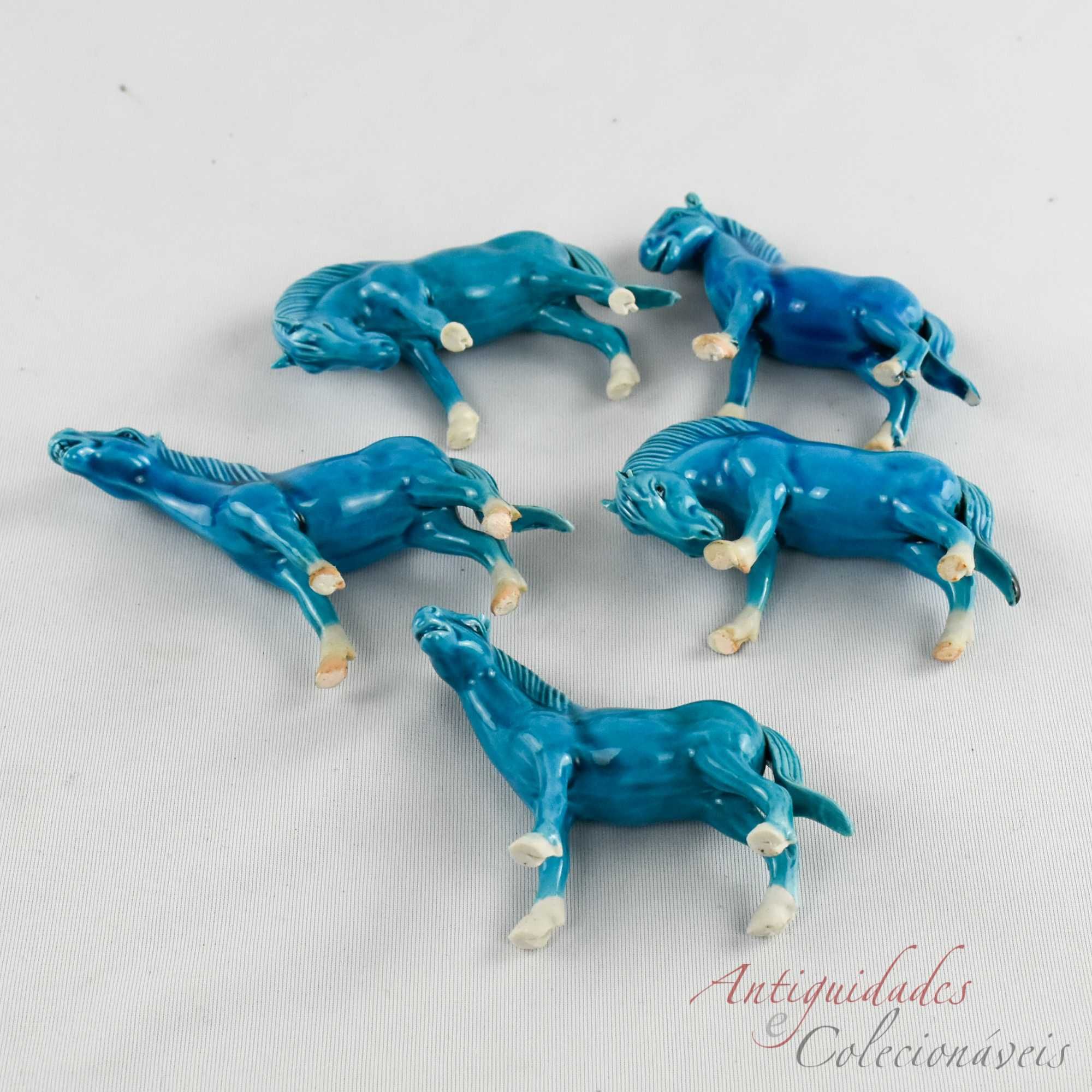 Conjunto de 5 cavalos porcelana da China em Azul-Turquesa