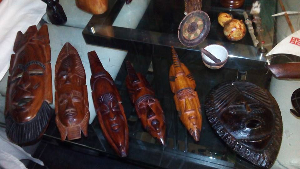 Coleção de 2 quadros + peças de Cabo Verde, Marrocos e Brasil