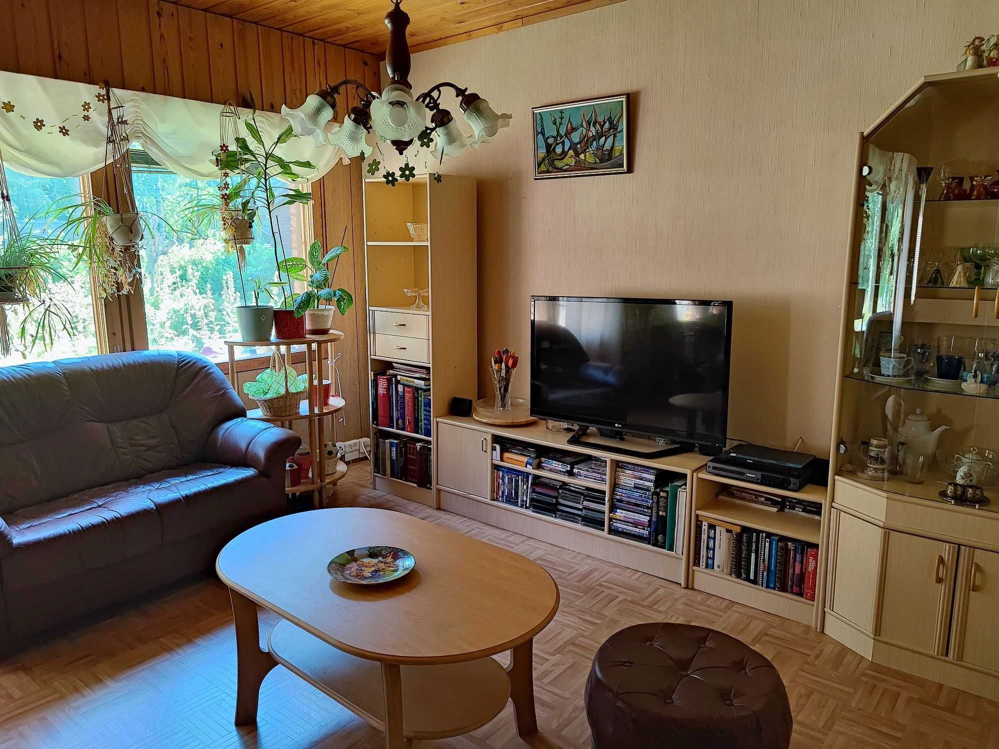 Dom jednorodzinny w Finlandii (5 pokoi, duży ogród, garaż)