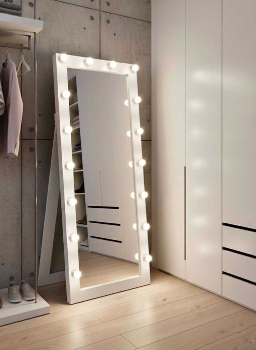 Гримерне дзеркало на опорі в білій рамі / Гримерное зеркало / ЗЕРКАЛА