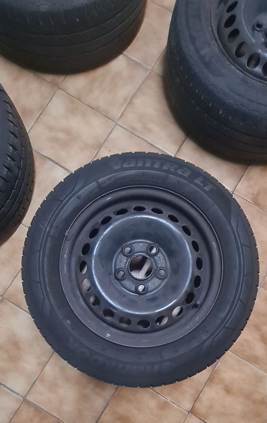 4 Pneus com jantes medidas 205 60 R16C
