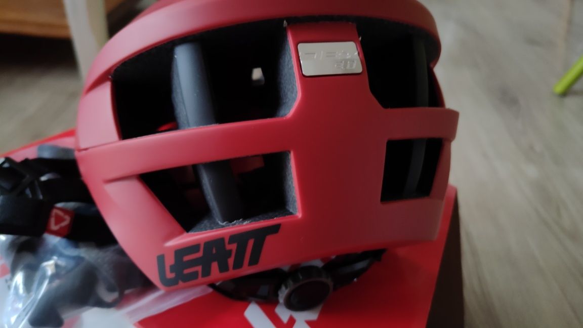 Kask Leatt DBX 2.0 M 55-59cm NOWY