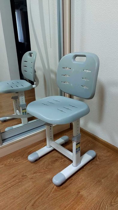 Дитячий стілець FunDesk - це зручний та сучасний стілець-трансформер.