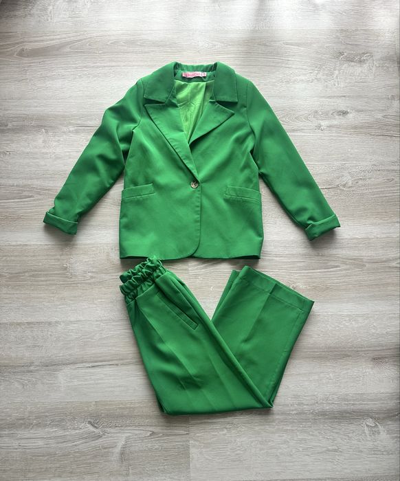 Костюм на дівчинку брюкі широкі прямі та піджак зеленого кольору 128р