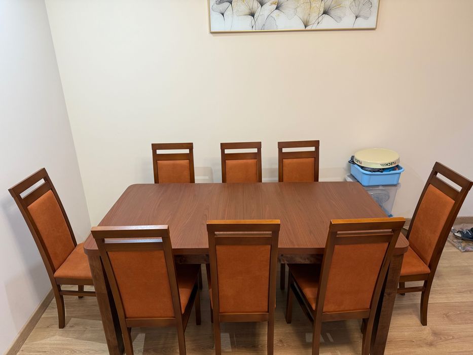 Stół rozkładany z 8 krzesłami „Nowy”
