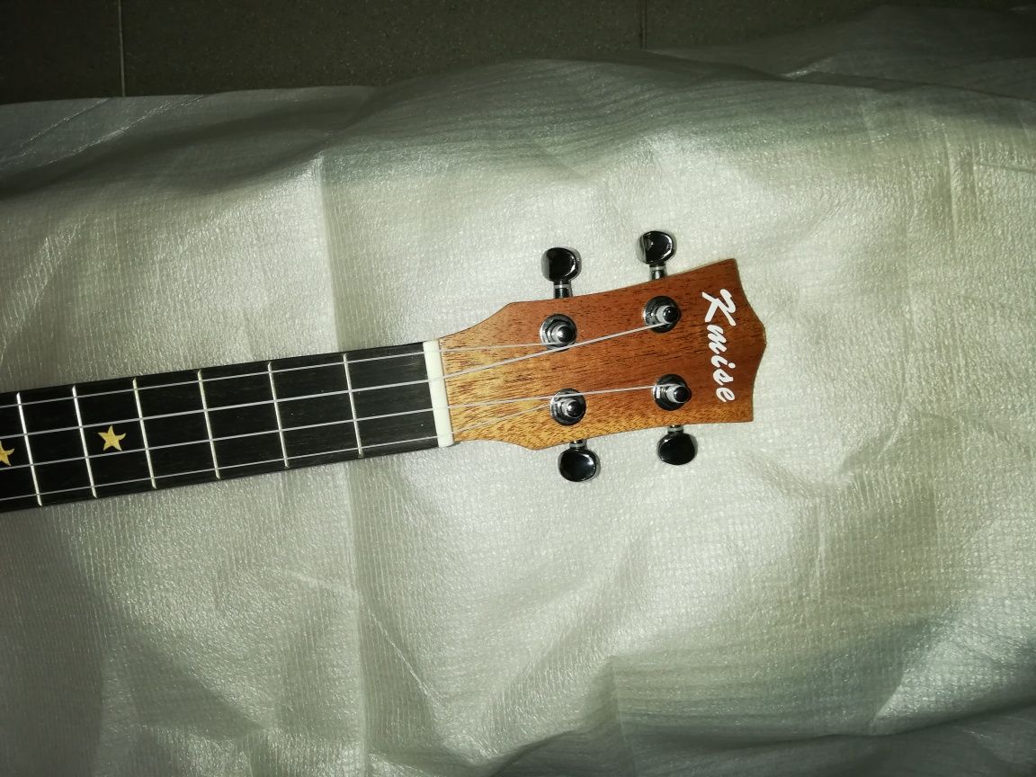 Ukulele baritono de madeira de koa