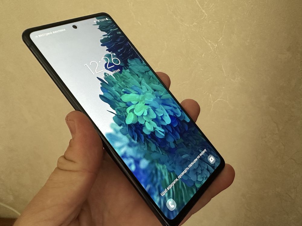 Samsung S20 FE 6/128 официал