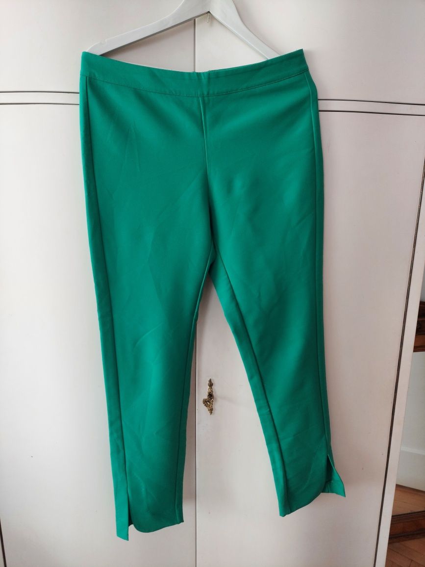 Zielone eleganckie  spodnie cygaretki z rozcięciami M/L