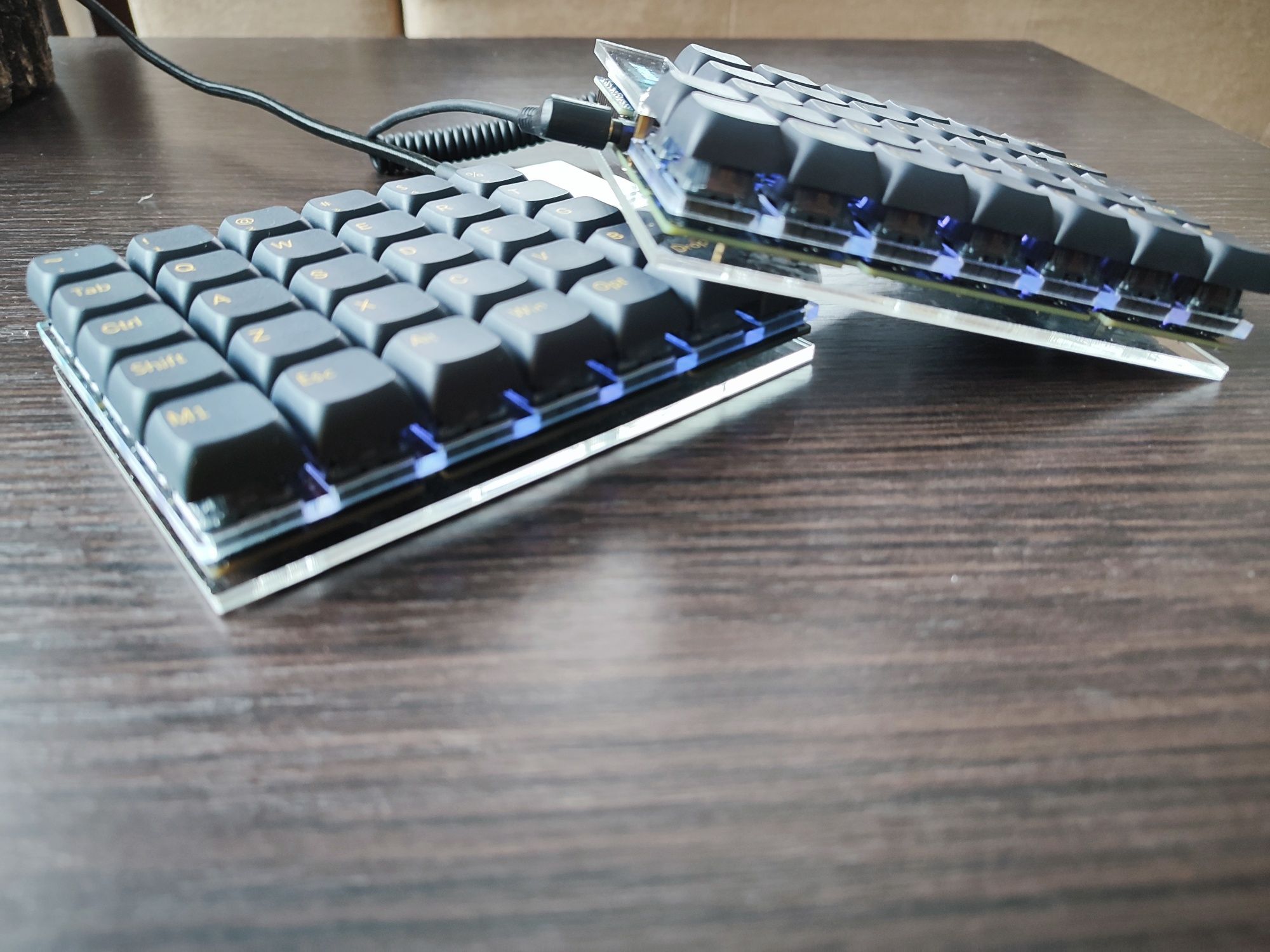 Ортолінійна спліт клавіатура Helix Keyboard RGB