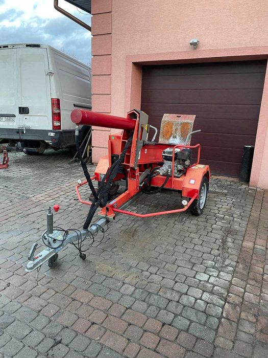 Wynajem Łuparka do drewna Duża na przyczepce 18 ton nacisku Wydajna