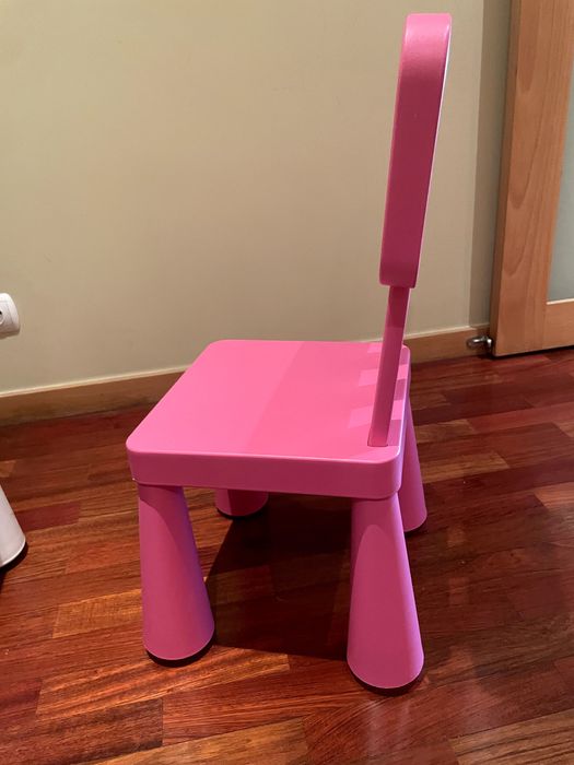 Cadeira e mesa para criança