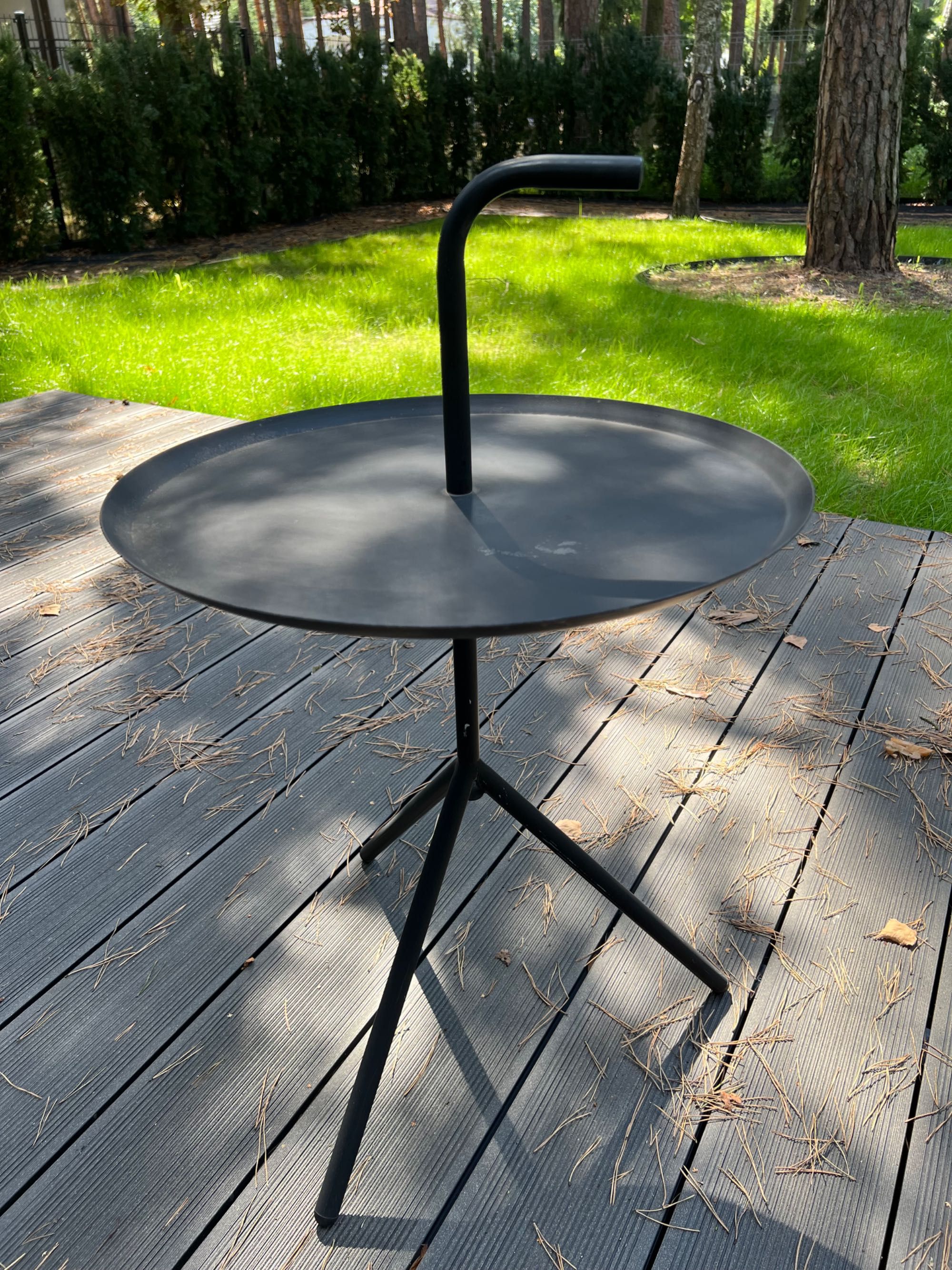 Metalowy stolik z uchwytem czarny