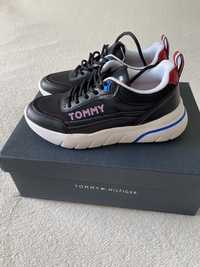 Продам кроссовки Tommy Hilfiger