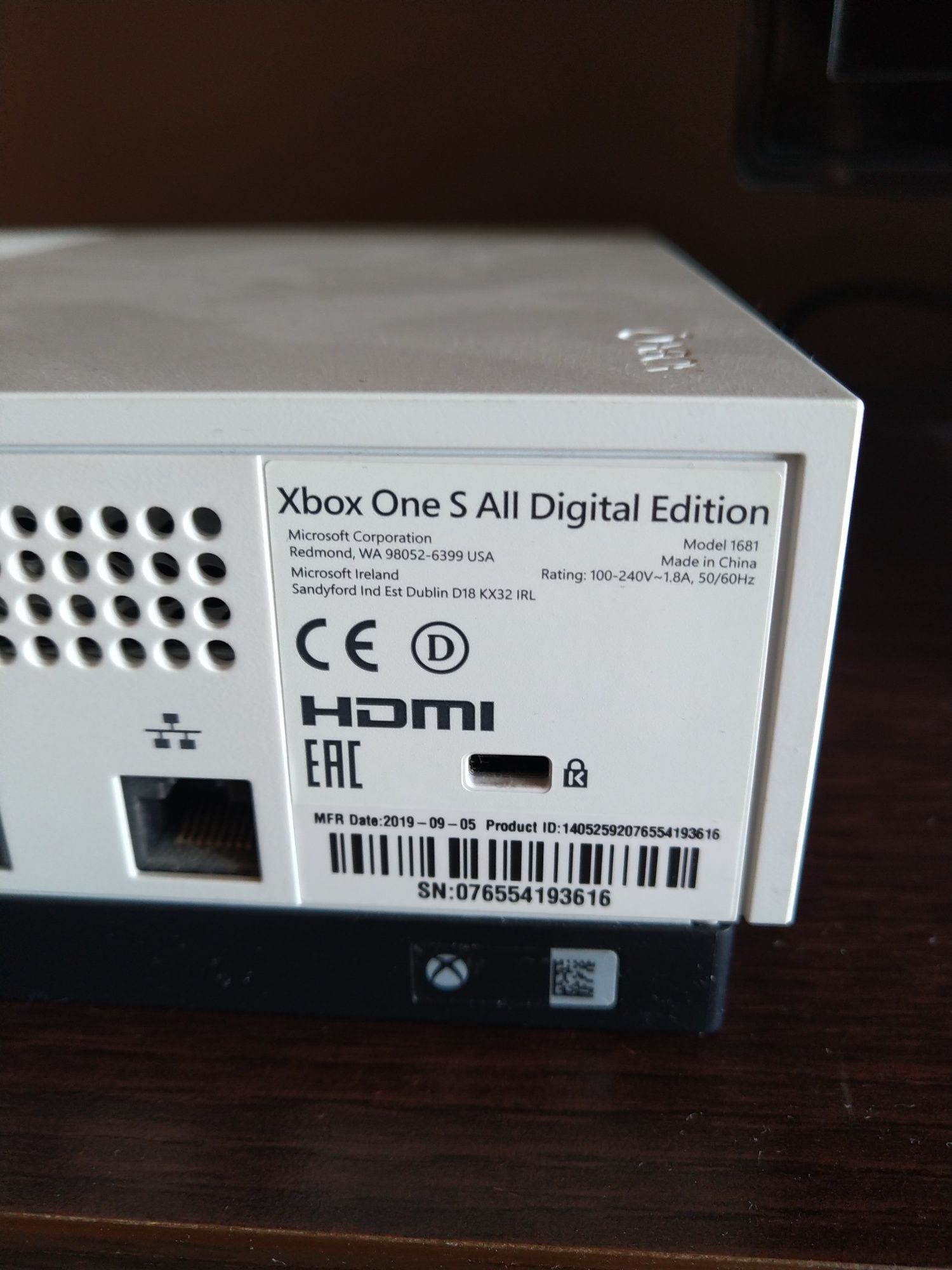 Konsola Xbox One S + pad + sensor kinect
