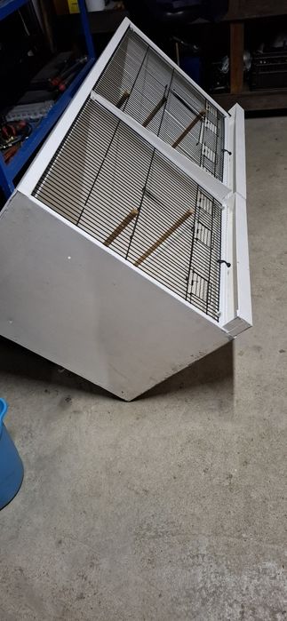 Vendo gaiola  / voadeira  / viveiro