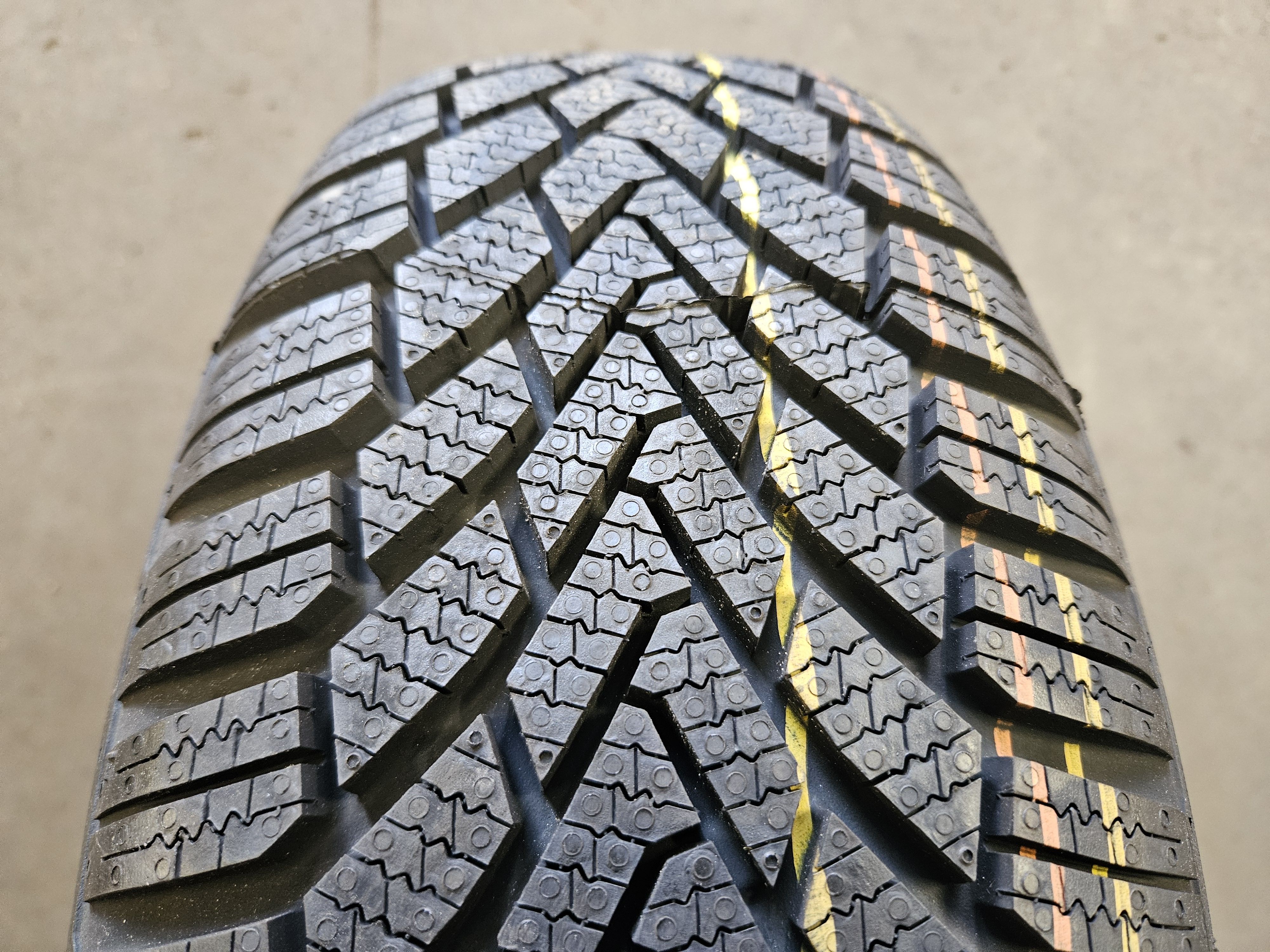 1x 185/65R14 86T Continental WinterContact TS850 / DEMO z paskami [810