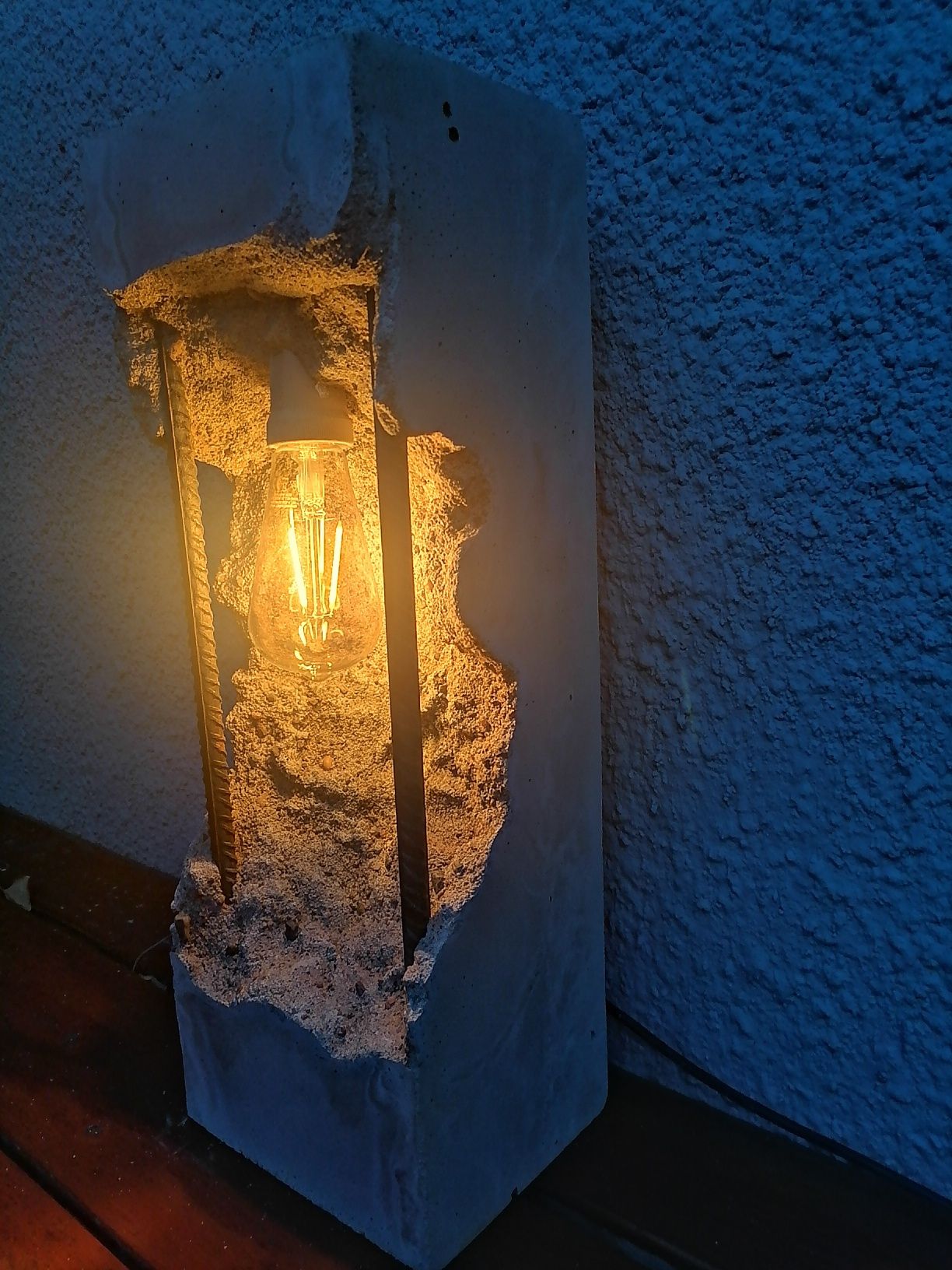 RAW GLOW – Betonowa Lampa Loftowa