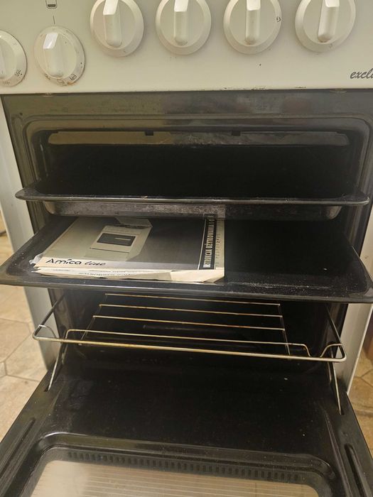 Kuchenka gazowa z piekarnikiem elektrycznym