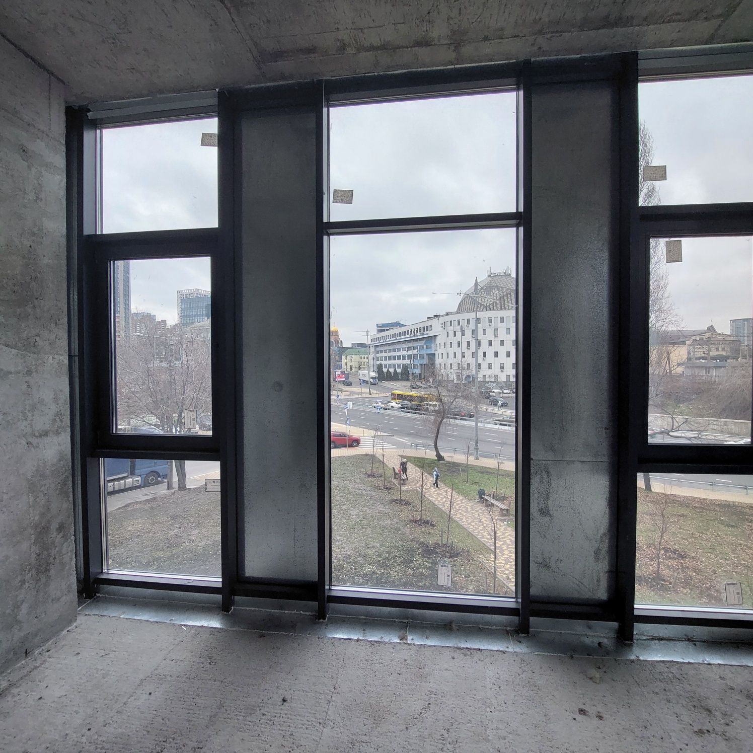 Аренда помещений БЦ. ПАРОВОЗ 1400 м² !!!  Пл. Петра Крывоноса 1 .