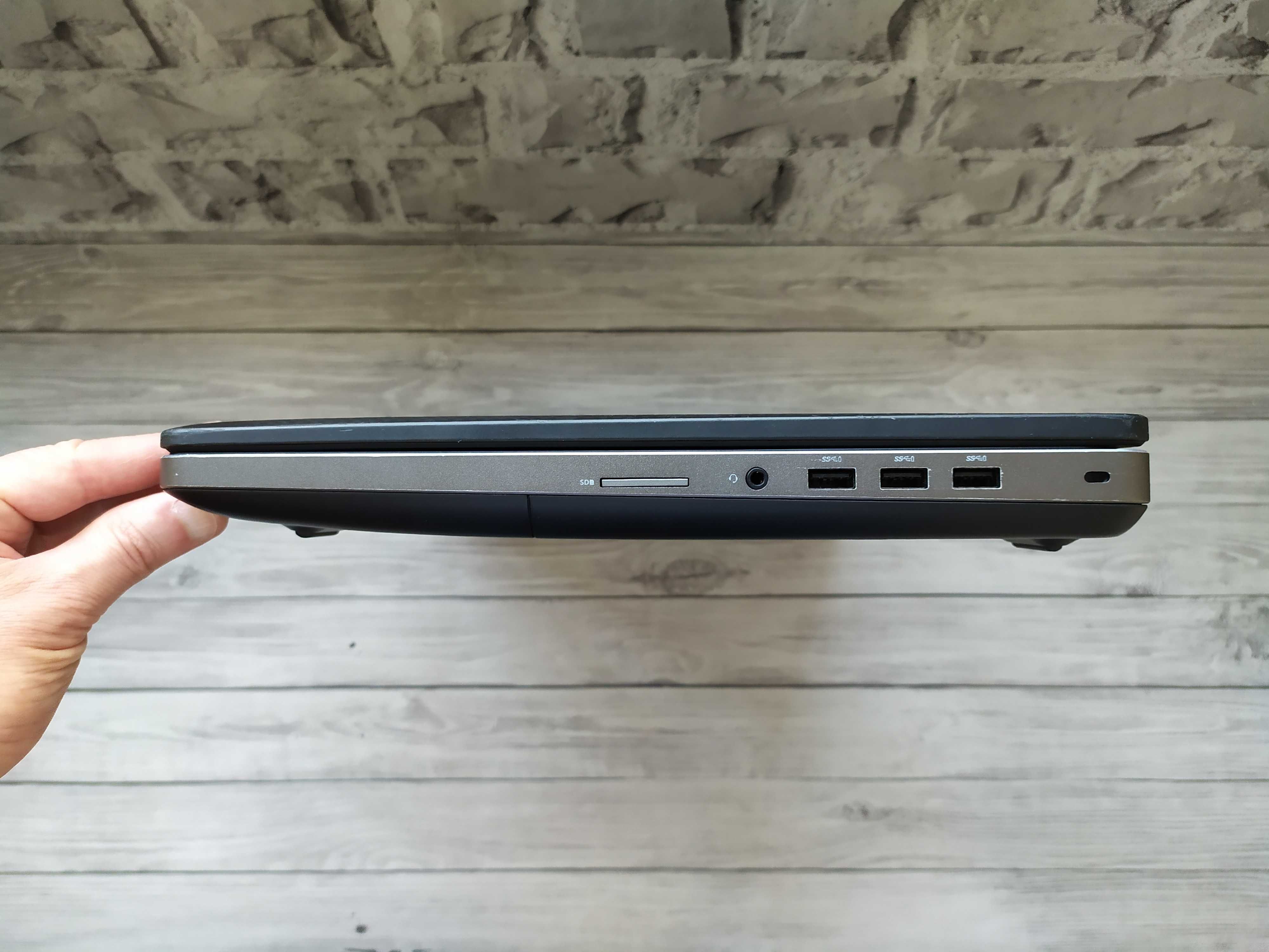 Dell Precision 7710 17.3" FHD i7-6820HQ/32GB DDR4/AMD 2GB/256GB+500GB