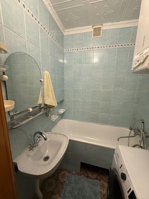 Продаж 1к.кв-ри. вул. Пулюя 50000 дол. США. Цегла! Торг