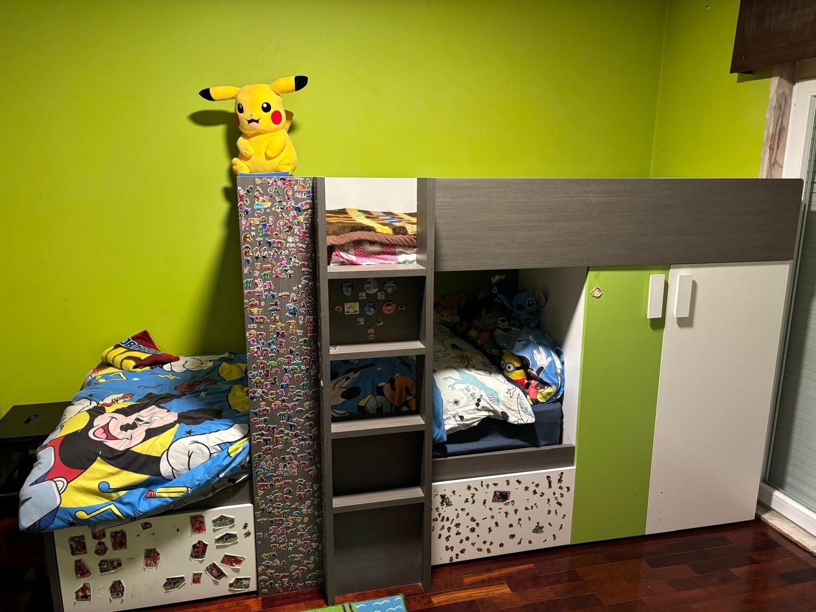 Cama criança com colchões