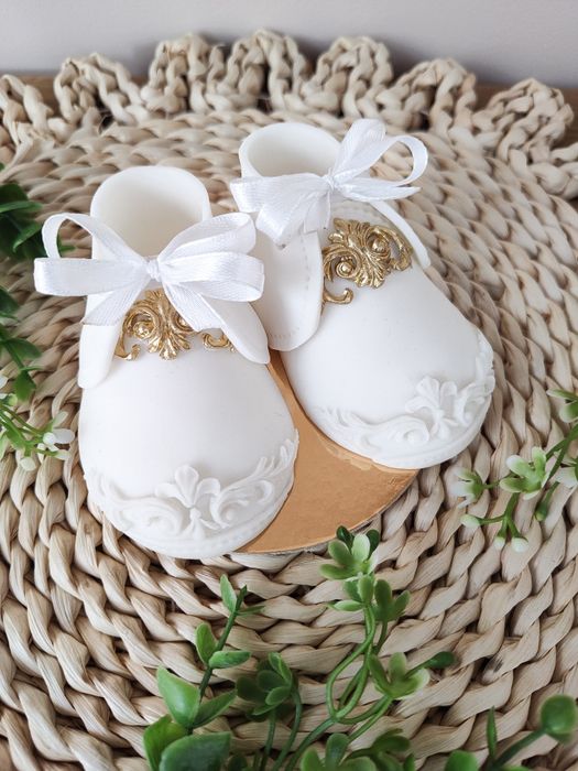 Buciki z masy cukrowej na tort chrzest urodziny dekoracje