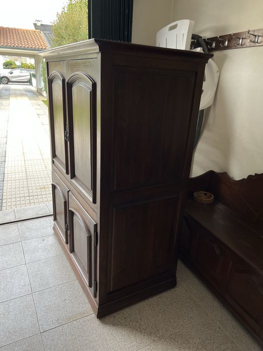 Armário para televisão em castanho
