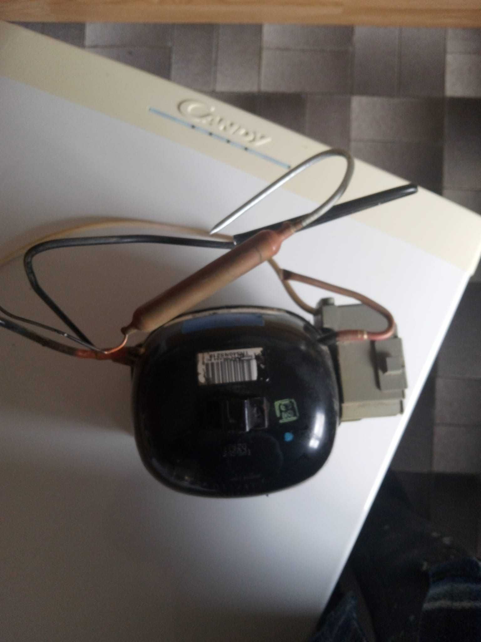 Vende se compressor/prateleiras de combinado.