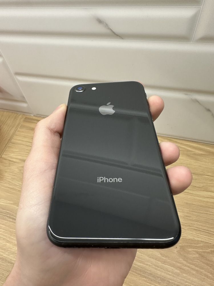 Продам  iPhone 8 64 Gb Space Gray