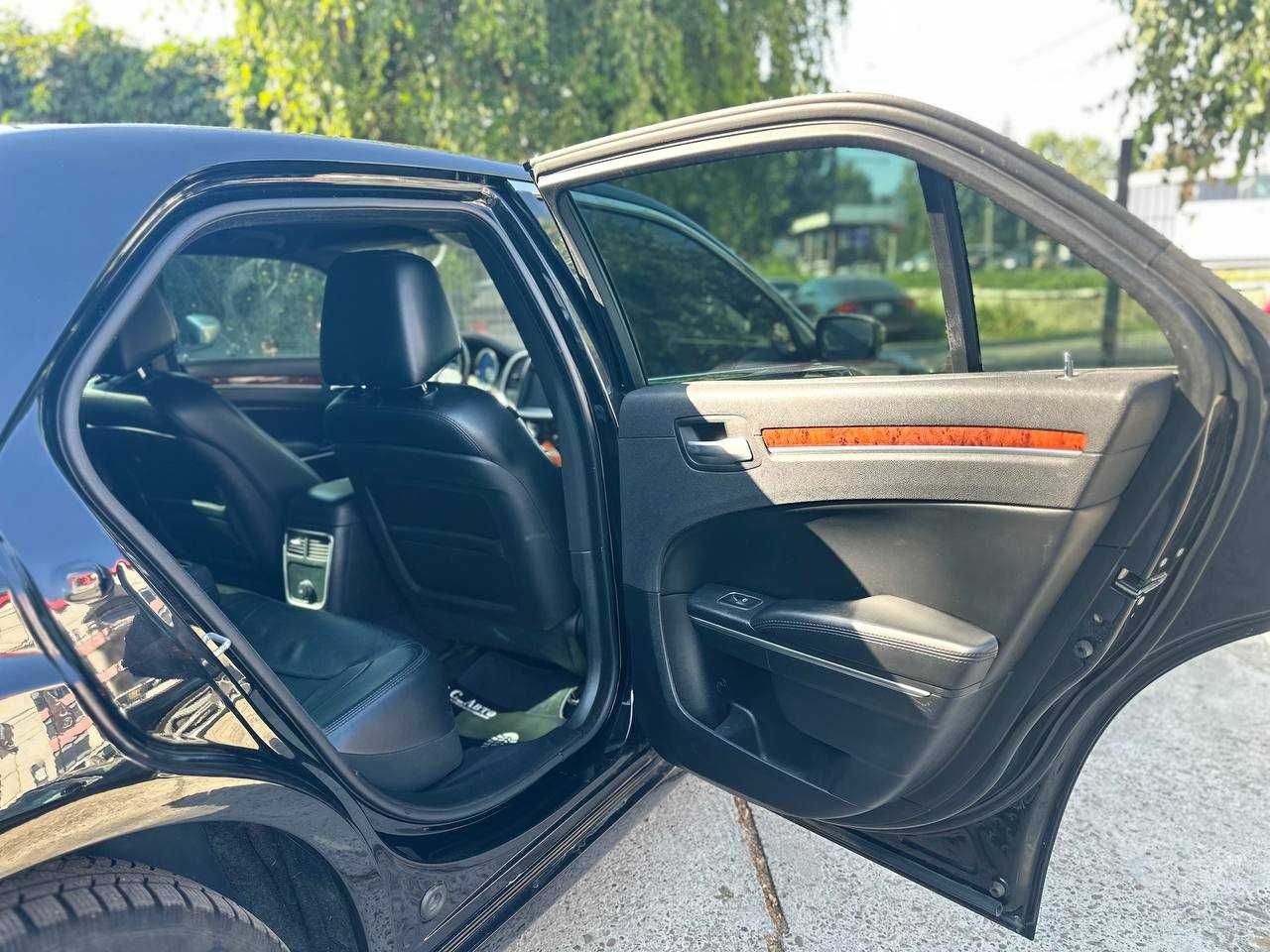 Chrysler 300 C купити за 225 дол/міс