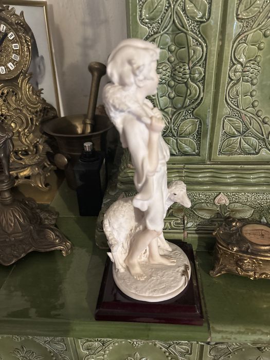 Figurka Armani  wysokosc25 cm