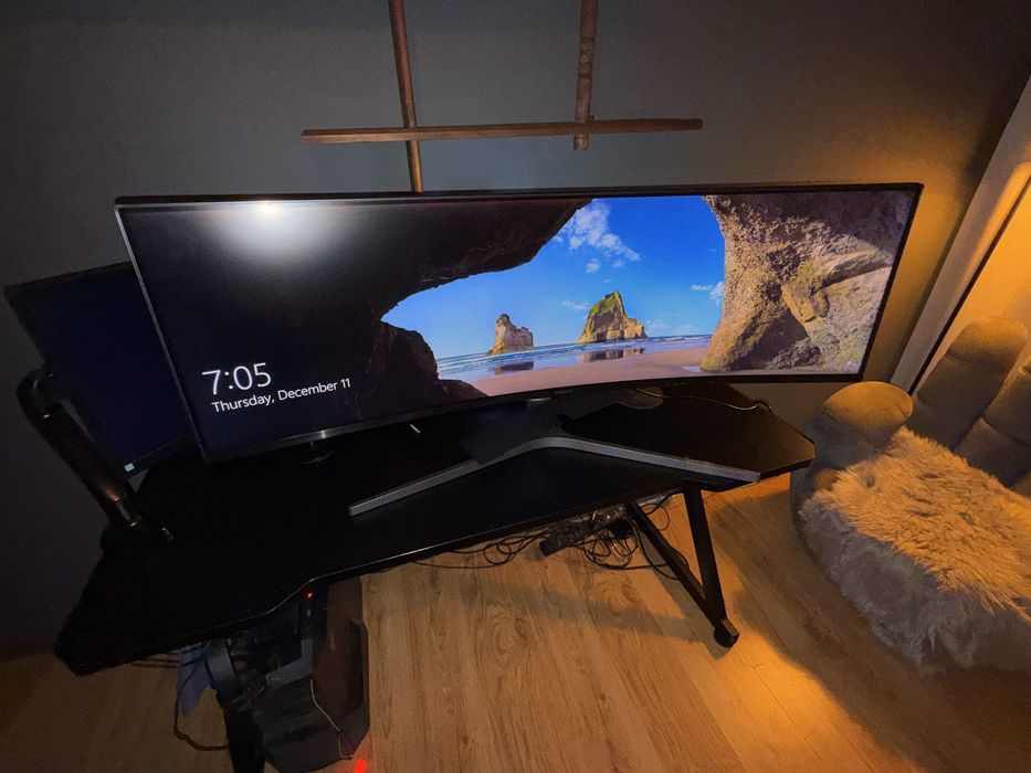 Monitor Samsung Ultrawide 49 cali C49HG90DMU + Ramie Ergotron HX