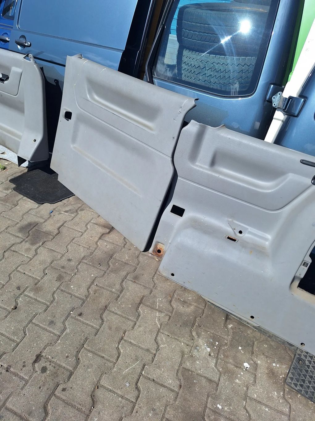 ŚRODEK BOCZEK TAPICERKA  TYŁ VW TRANSPORTER T4 CARAVELLE