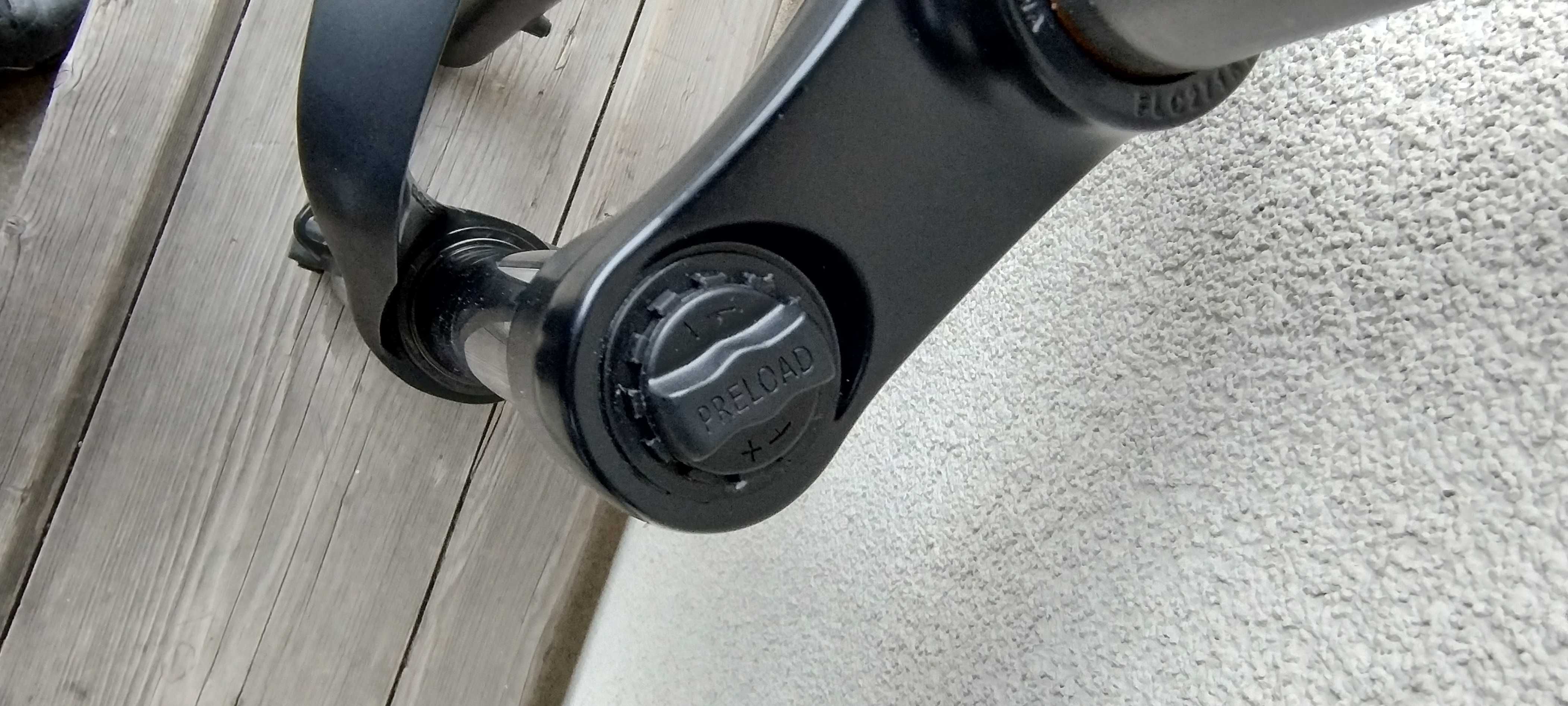 Amortyzator SR Suntour XCM34 120mm z manetką blokady, koło 29 cali