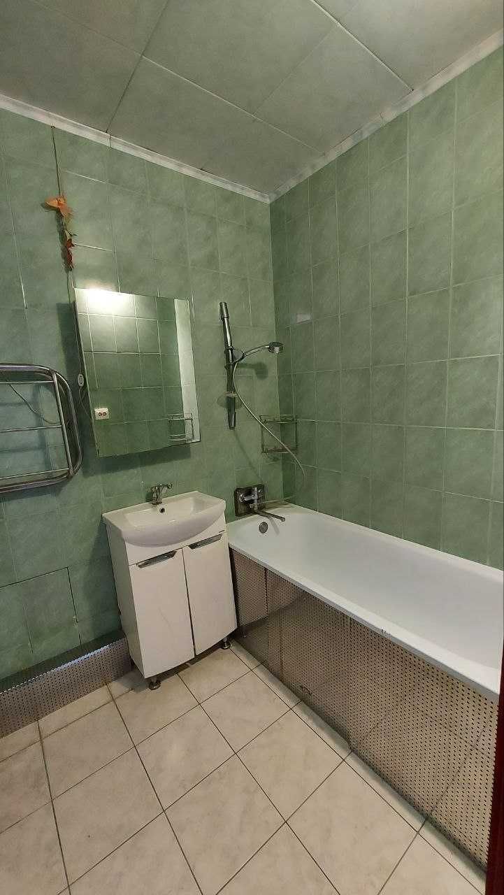 Продам 2 к квартиру на Молочній, з ремонтом. Метро поруч.