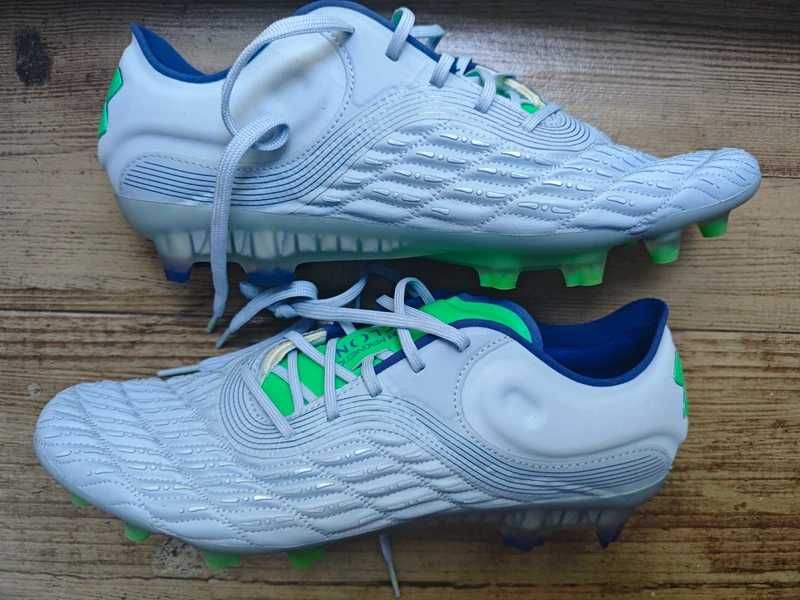 Profesjonalne nowe korki Under Armour Clone Mag Elite