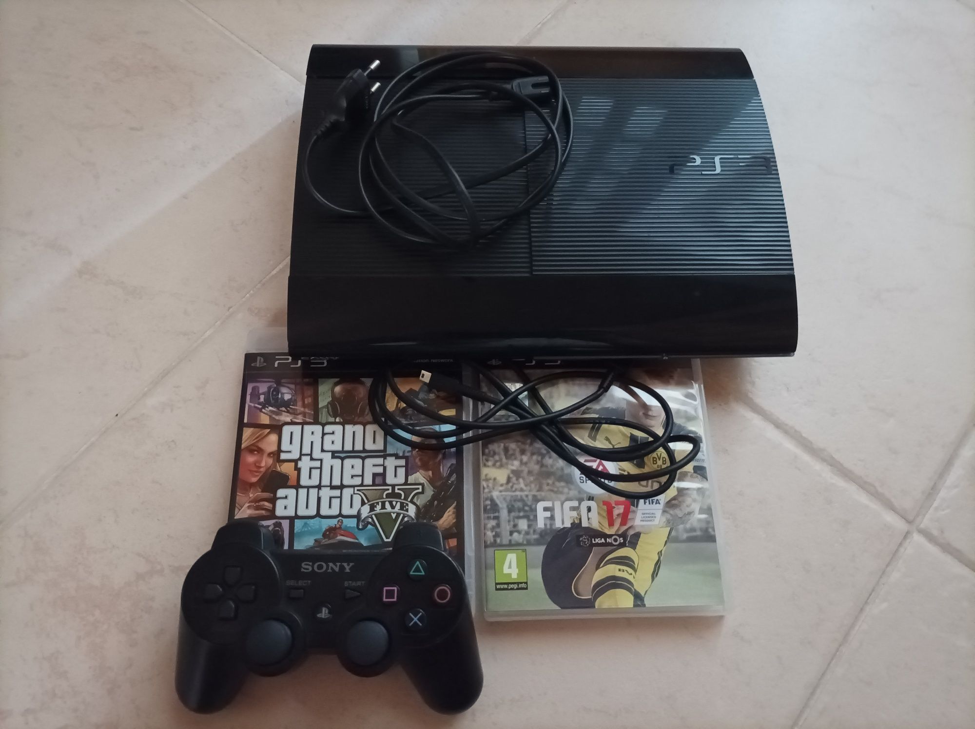 PlayStation 3 (com GTA V e FIFA 17)