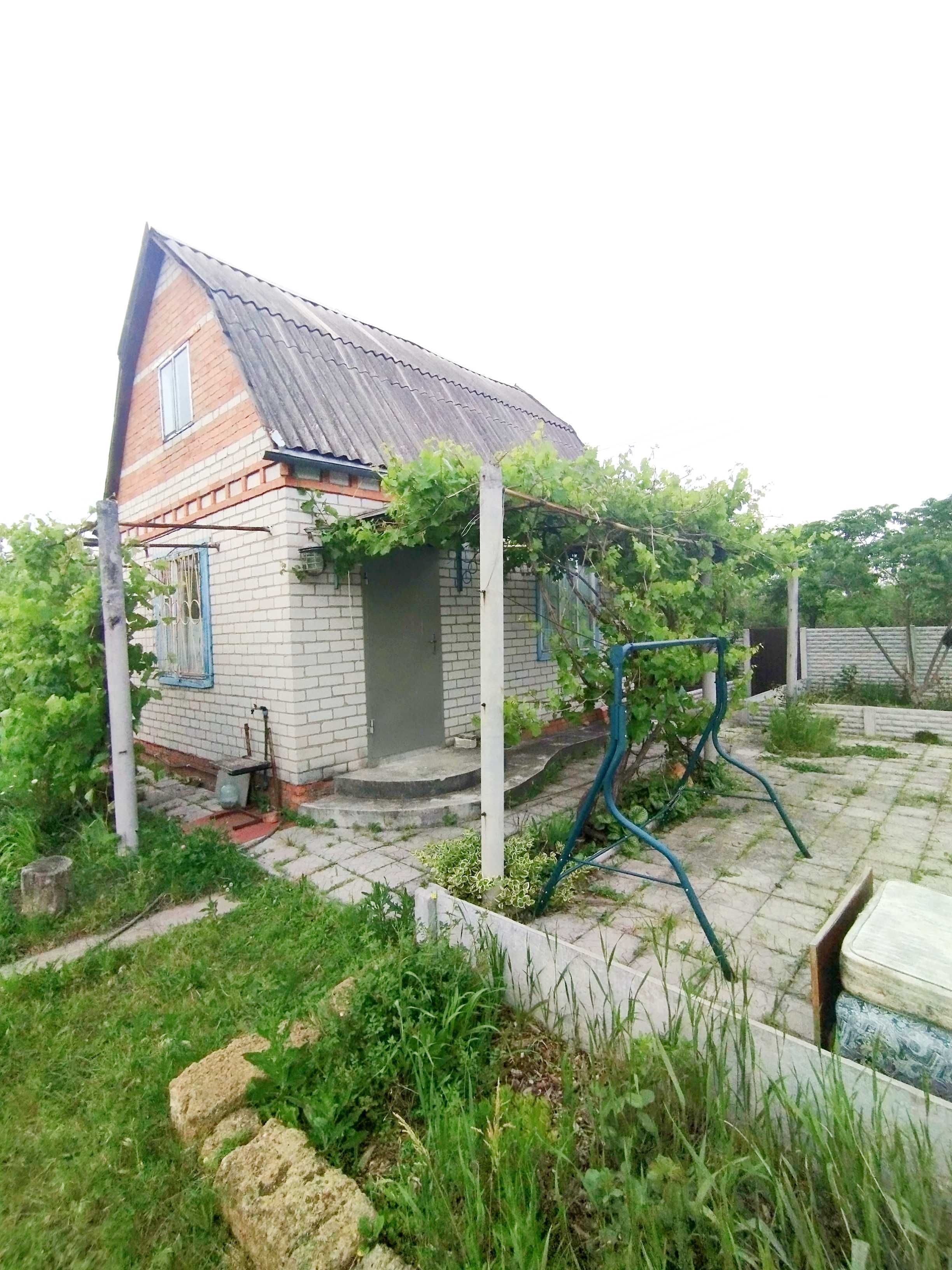 Продам   домик в Песчанке рядом с речкой.