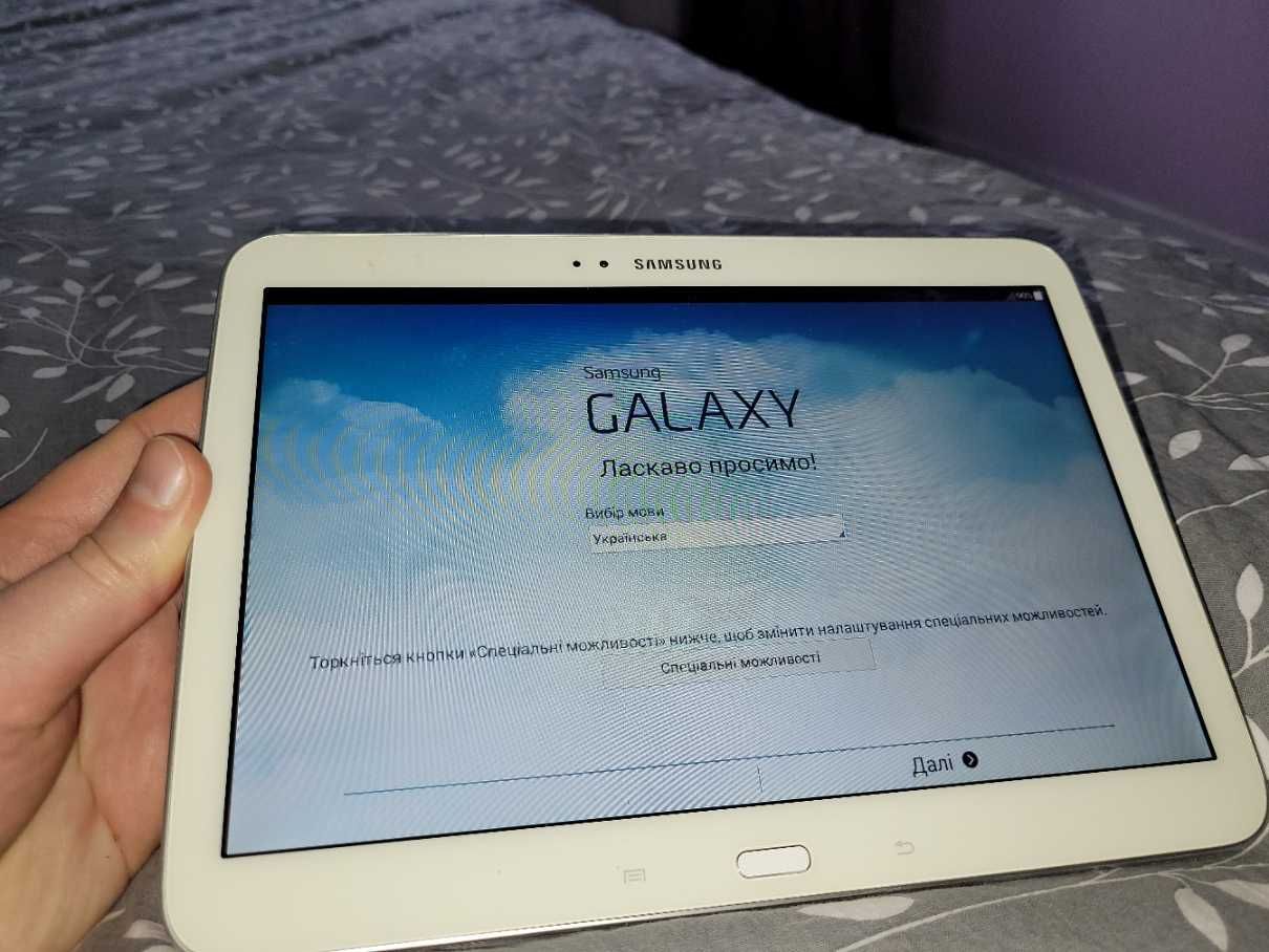 Планшет Samsung Galaxy tab 3, екран 10,1", 16 Gb, SIM-card