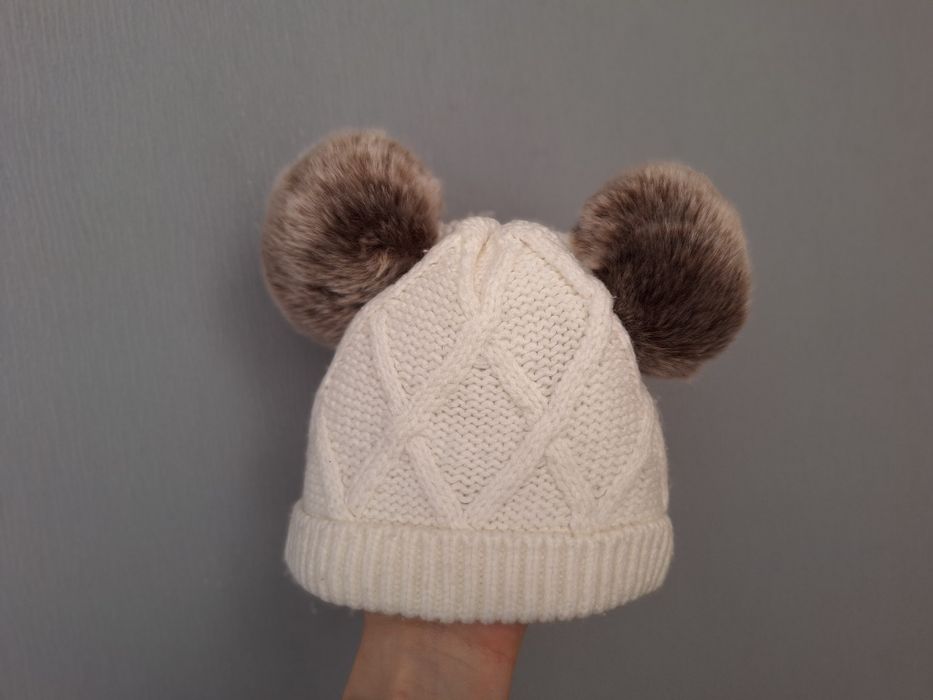 Мила тепла шапочка з помпонами 1-6 місяці