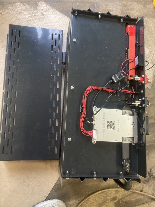 Ящик для акумуляторів